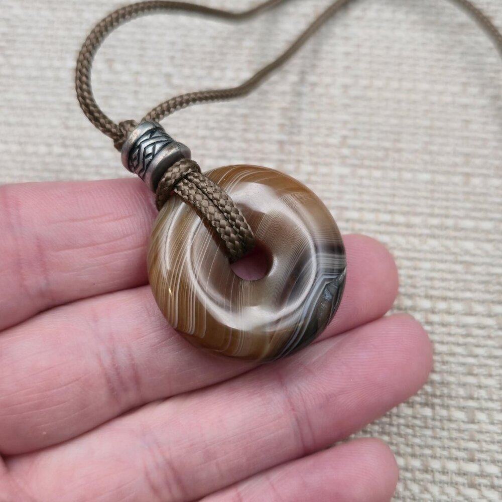 16 Inch Cloth Cord Banded Agate Stone Pendant Necklace A7213 - Picture 4 of 7